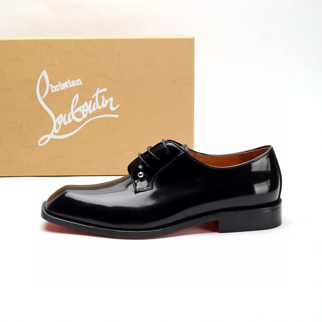 Batch 1,080 yuan 💰••New real shots••CL～High-end men’s 👔casual•loafers with red soles! ••🆑Genuine and top-quality goods from original orders ••✅💯 Purchase goods from top-quality original orders! Original imported patterned cowhide ➕Imported cowhide lining ➕Cowhide feet ➕Original leather outsole~🉑️Feel free to compare the authentic ones! Size: 38-44 (45.46.47 can be customized)